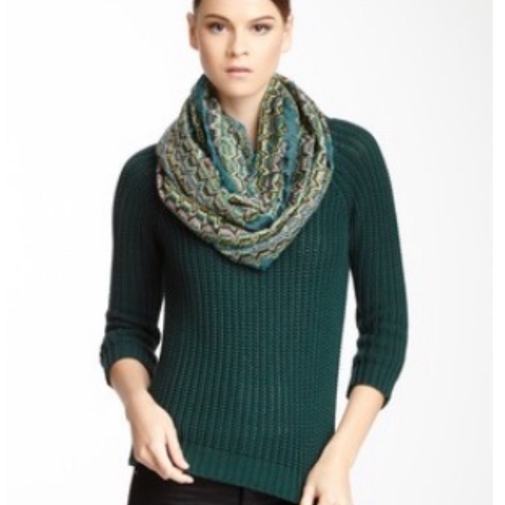 MISSONI scarf in iconic zigzag pattern